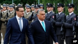 Macaristan Başbakanı Viktor Orban ve Polonya Başbakanı Mateusz Morawiecki 