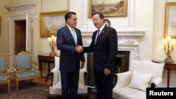 Ứng cử viên tổng thống của đảng Cộng hòa Mitt Romney gặp Thủ tướng Anh David Cameron tại London, ngày 26/7/2012