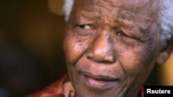 Ông Mandela 94 tuổi đã phải nhập viện vì chứng viêm phổi.