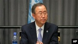 Tổng thư ký Liên hiệp quốc Ban Ki-moon nói tại cuộc họp báo ở Ethiopian rằng các nhân viên y tế tham gia việc điều trị Ebola là 'những người phi thường' và nên chấm dứt sự kỳ thị đối với họ, 27/10/14