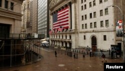 Ngay cả trung tâm tài chính Wall Street ở New York cũng vắng vẻ vì dịch Covid-19