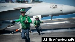 Máy bay USS Carl Vinson được triển khai để yểm trợ các hoạt động tác chiến ở Iraq và Syria.