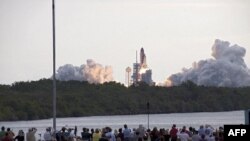 Phi thuyền Endeavour được phóng lên không gian từ Trung tâm Không gian Kennedy ở bang Florida, ngày 16/5/2011