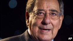 Bộ trưởng Quốc phòng Hoa Kỳ Leon Panetta mô tả các ca tự tử trong các lực lượng quân đội là một cơn dịch.