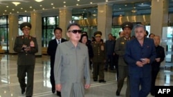 Ông Kim Jong Il đi thăm nhà hát quốc gia mới trong thủ đô Bình Nhưỡng, Bắc Triều Tiên