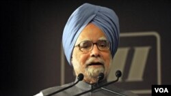 Thủ tướng Ấn Độ Manmohan Singh hy vọng những khuôn mặt mới sẽ giúp ông phục hồi từ những cáo giác tham nhũng và sự buông trôi về mặt chính sách. Ông gọi nội các mới là tập hợp của tuổi trẻ và kinh nghiệm