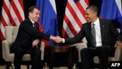 Başkan Obama Hawaii'de Rusya Devlet Başkanı Dimitri Medvedev'le görüştü