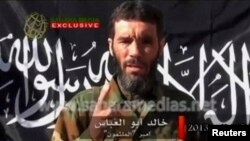 Thủ lĩnh phe chủ chiến liên hệ với al-Qaida, Mokhtar Belmokhtar là mục tiêu chính của vụ không kích. Các giới chức Mỹ tố cáo Belmokhtar đầu têu vụ tấn công khủng bố năm 2013 nhắm vào một nhà máy khí đốt ở Algeria khiến 37 người thiệt mạng trong đó có 3 công dân Mỹ.