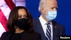 Tổng Thống đắc cử Joe Biden và Phó TT đắc cử Kamala Harris tại một cuộc họp báo ở thành phố Wilmington, bang Delaware, nơi ông Biden cư ngụ.