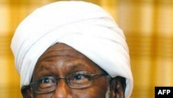 Ông Shaikh Hassan Al-Turabi từng là một đồng minh thân cận của Tổng thống Sudan Omar al-Bashir nhưng quan hệ đó đã bị đổ vỡ năm 1999 và ông đã đứng ra lập đảng riêng