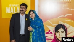 Activist Malala Yousafzai (R) and her father Ziauddin Yousafzai (L) attends the premiere of "He Named Me Malala" at the Ziegfeld Theater in Manhattan, New York, Sept. 24, 2015. 