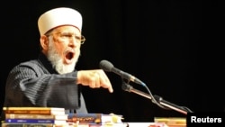 Ông Tahir-ul-Qadri, một giáo sĩ ôn hòa, được đông đảo người Pakistan ở trong nước ủng hộ.