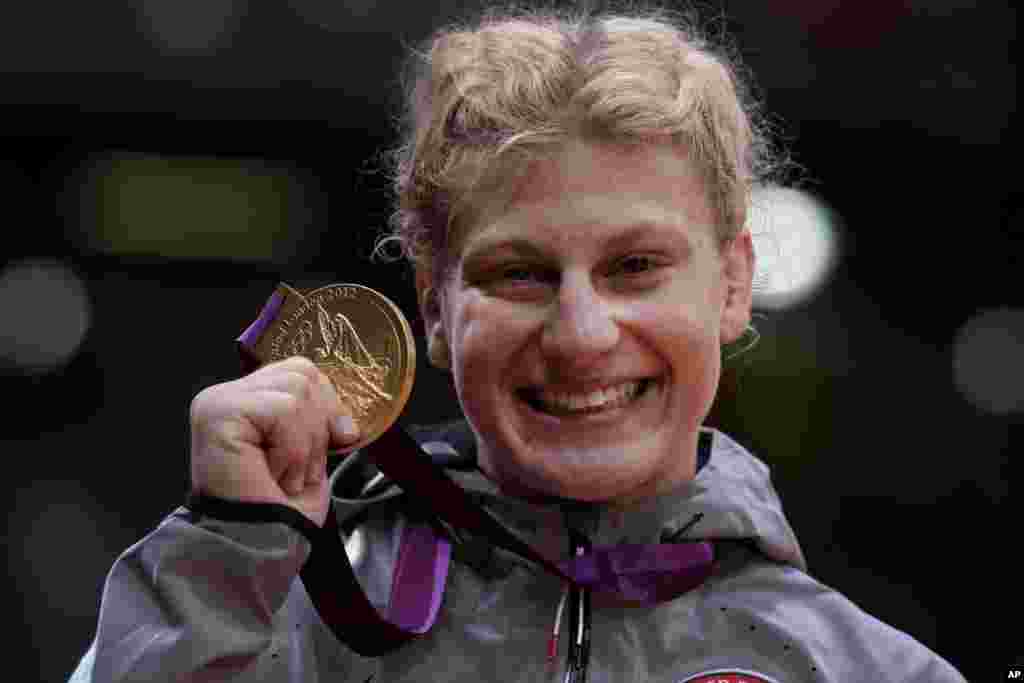 Kayla Harrison của Mỹ sau khi nhận huy chương vàng môn Judo nữ dưới 78 cân. 2/8/2012.