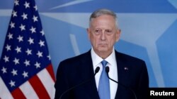 İlk kez NATO Savunma Bakanları Toplantısı'na katılan ABD Savunma Bakanı James Mattis, destek ve uyarı mesajlarını harmanlayan bir söylem benimsedi.