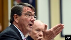 Bộ trưởng Quốc phòng Hoa Kỳ Ashton Carter.