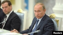 Tổng thống Nga Vladimir Putin chủ trì cuộc họp về các vấn đề kinh tế và xã hội tại Moscow, ngày 7/5/2014.