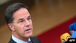 NATO kulislerinde çok sayıda diplomatın yeni genel sekreterlik için favori gördüğü , eski Hollanda Başbakanı Mark Rutte.