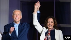 Tổng thống Biden và Phó Tổng thống Harris tại một sự kiện.