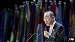 Tổng thư ký Liên hiệp quốc Ban Ki-moon đọc diễn văn tại hội nghị ở Abu Dhabi hôm 16/1/12