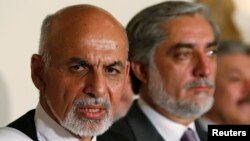 Ứng viên tổng thống Afghanistan Ashraf Ghani và đối thủ Abdullah Abdullah