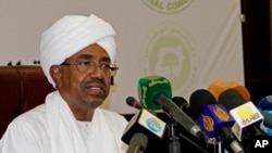 Ông Omar al-Bashir bị Tòa án Hình sự Quốc tế khởi tố vào năm 2009, nhưng ông không chịu nộp mình cho nhà chức trách.