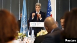 Ngoại trưởng Mỹ John Kerry đọc diễn văn tại trụ sở UNESCO ở Paris, ngày 18/10/2015.