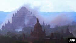 Ngôi đền cổ Sulamuni bị bụi bao phủ khi động đất xảy ra ở Bagan, Myanmar, ngày 24/8/2016.