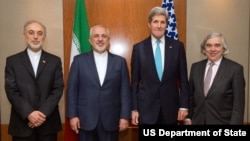 Ngoại trưởng Hoa Kỳ John Kerry, Ngoại trưởng Iran Javad Zarif người đứng đầu ngành hạt nhân của Iran Ali Akbar Salehi và Bộ trưởng Năng lượng Hoa Kỳ Ernest Moniz trước cuộc họp 