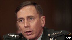 Ðại tướng Petraeus nói để tạo dễ dàng cho các cuộc thảo luận, binh sỹ liên minh đã cho phép các thủ lãnh Taliban vào thủ đô Kabul