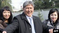 Cựu Thủ tướng Kyrgyzstan Almazbek Atambayev được tuyên bố đắc cử tổng thống