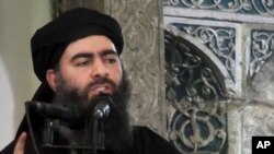 Hình thủ lĩnh Nhà Nước Hồi Giáo Abu Bakr al-Baghdadi phát biểu tại một nhà thờ Hồi giáo ở Mosul, ngày 5 tháng 7, 2014. Giới chức Iraq loan tin ông al-Baghdadi, đã bị thương trong một cuộc không kích.