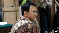 Đô trưởng Basuki Tjahaja Purnama, thường được gọi là 'Ahok', trong một phiên tòa ở Jakarta, Indonesia, 13/12/2016.