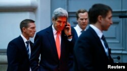 Ngoại trưởng Mỹ John Kerry nói chuyện qua điện thoại sau 1 cuộc họp ở Vienna, 21/11/2014.