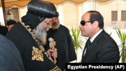 د مصر جمهور رئیس عبدالفتاح السیسي د داعش له خوا د قبطي مسیحیانو د وژنې په خاطر د مصر د مسیحانو له مذهبي مشر سره خپله خواخوږي څرگنده کړه.