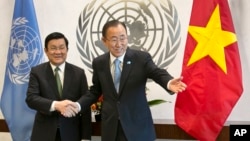 Chủ tịch Việt Nam Trương Tấn Sang hội kiến với Tổng thư ký Ban Ki-moon tại trụ sở của Liên Hiệp Quốc ở New York hôm 24/9.